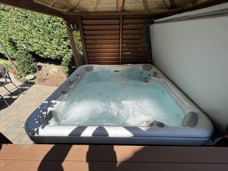 Hot tub with cabana