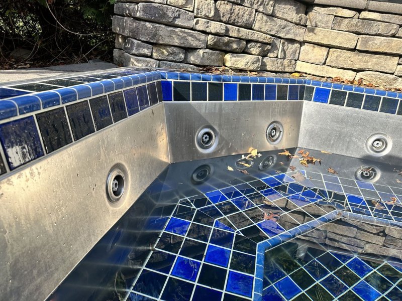 blue-hot-tub
