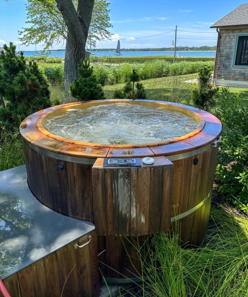 hot-tub-near-water
