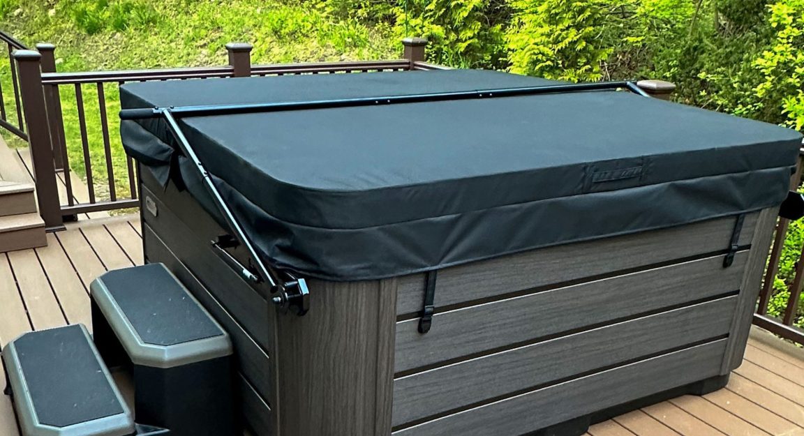 hot-tub-winterizing hot tub